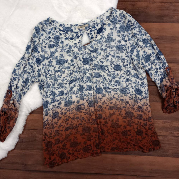 BUCKLE Gimmicks by BKE Floral Ombre Button Down Top Medium - Picture 1 of 7